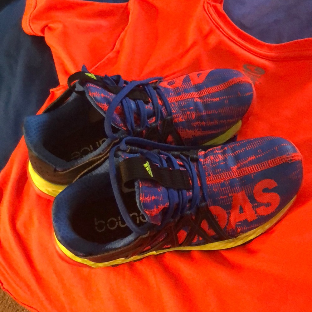 Boys’ New Balance sneakers in sz 4